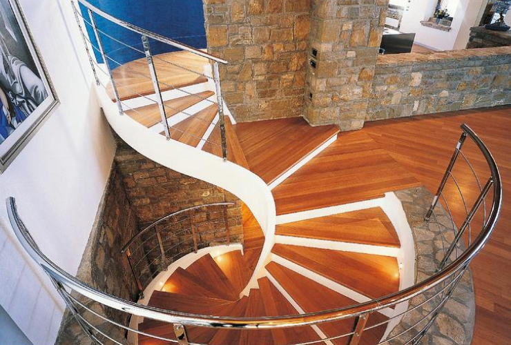 Scala Elicoidale Cemento e Legno Parapetto Accaio