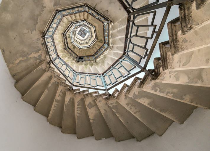 Scale Elicoidali e Fari in Italia – Faro Voltiano Lago di Como