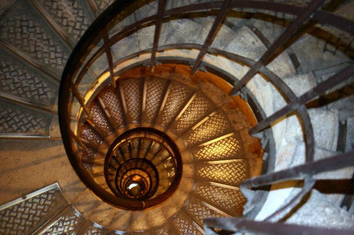 Scale Elicoidali a Parigi – Arco di Trionfo
