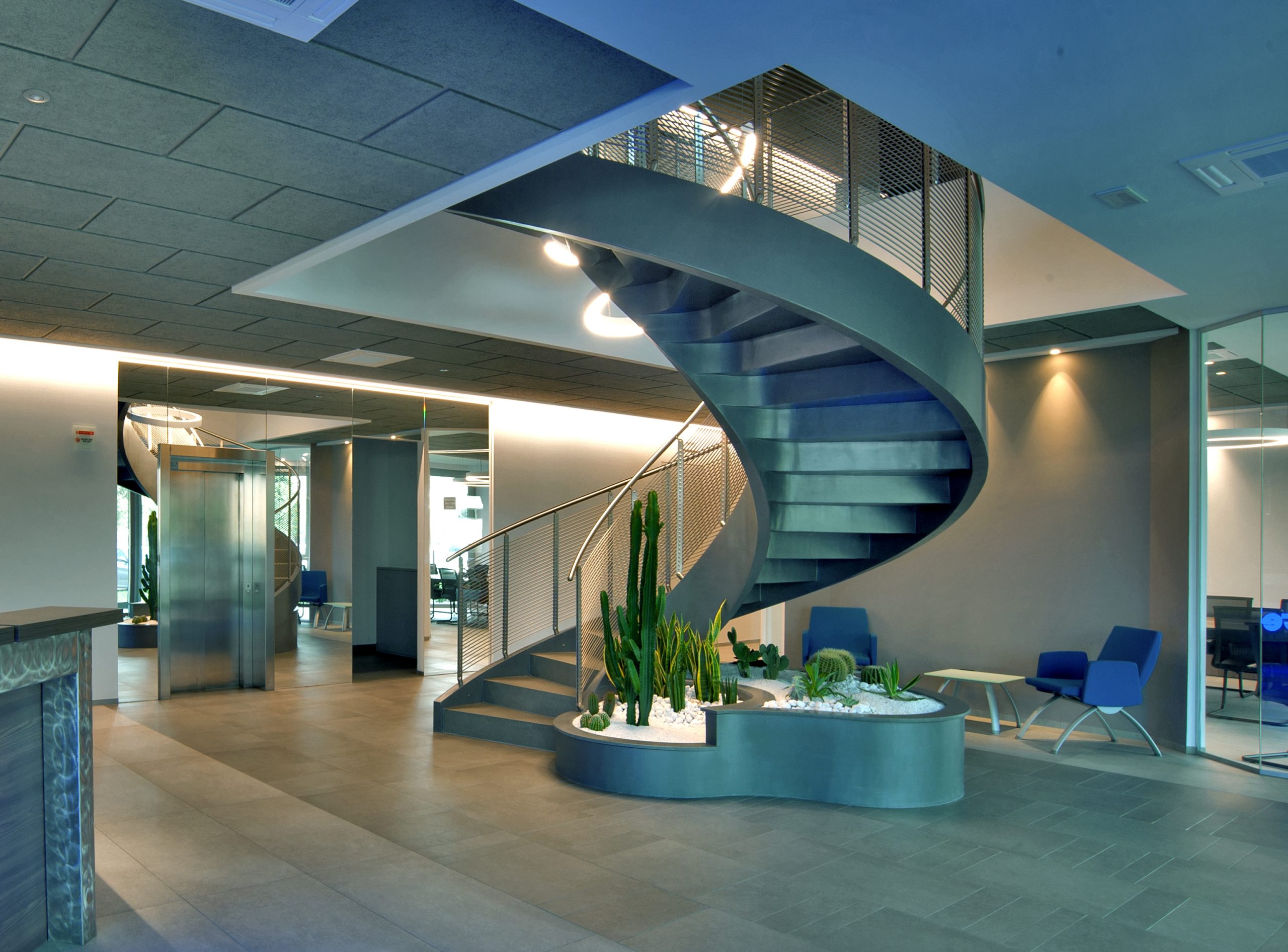 Scala elicoidale cemento con parapetto in acciaio – Modena